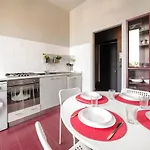 Isola District & Istria M5 Apt!